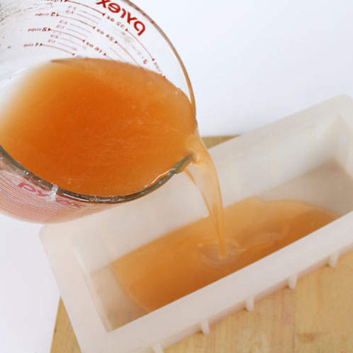 Заливка оранжевой мыло