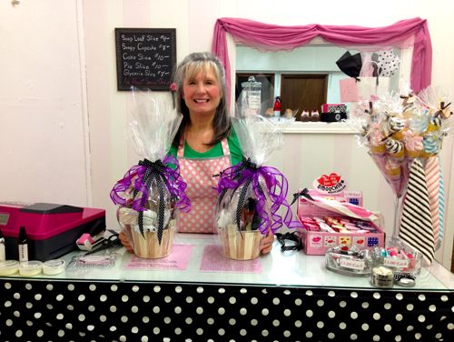 http://images.soapqueen.com/_2014/Interviews/JosiesBeautyBoutique/Josie%27s%20Counter%20Picture%20With%20Baskets.JPG